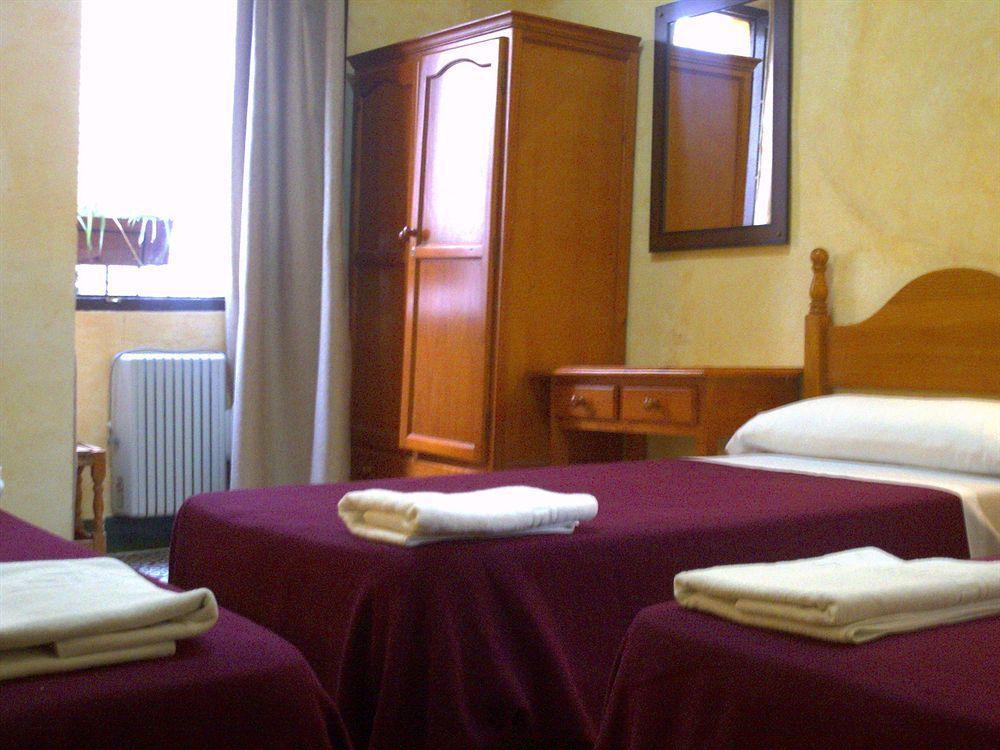 Hostal Lis Seville Luaran gambar